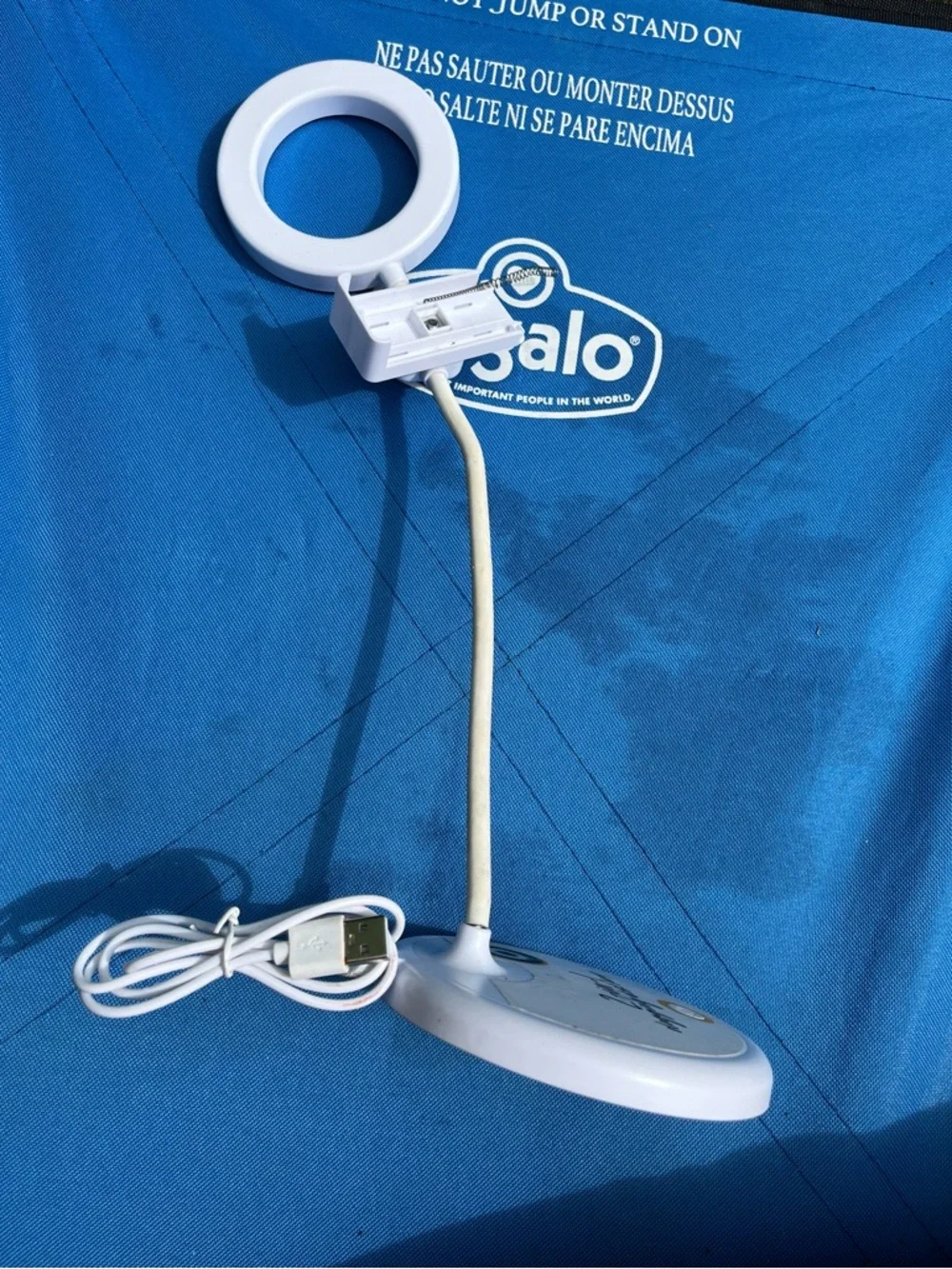 Clip-On LED Ring Lamp in White